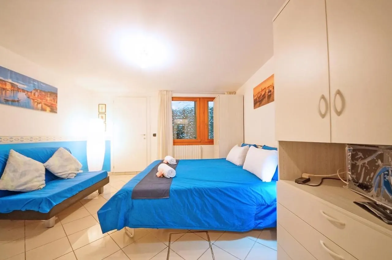 Dolcevita Apartments N. 481 Biennale Venice 0*,  Italy